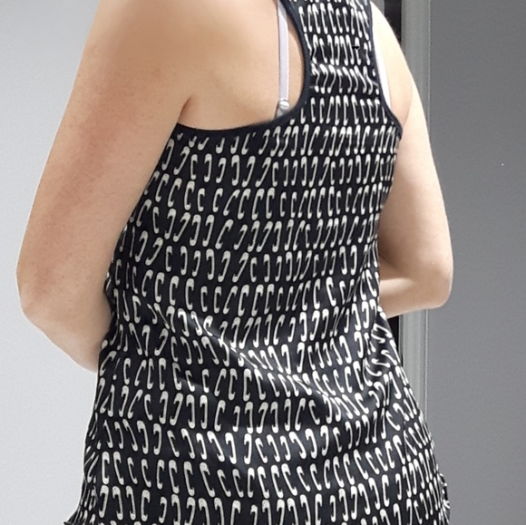 BY H.I.P• ROUNDED TANK TOP PINS PRINT• XS-S- $5 with bundle - Picture 3 of 5